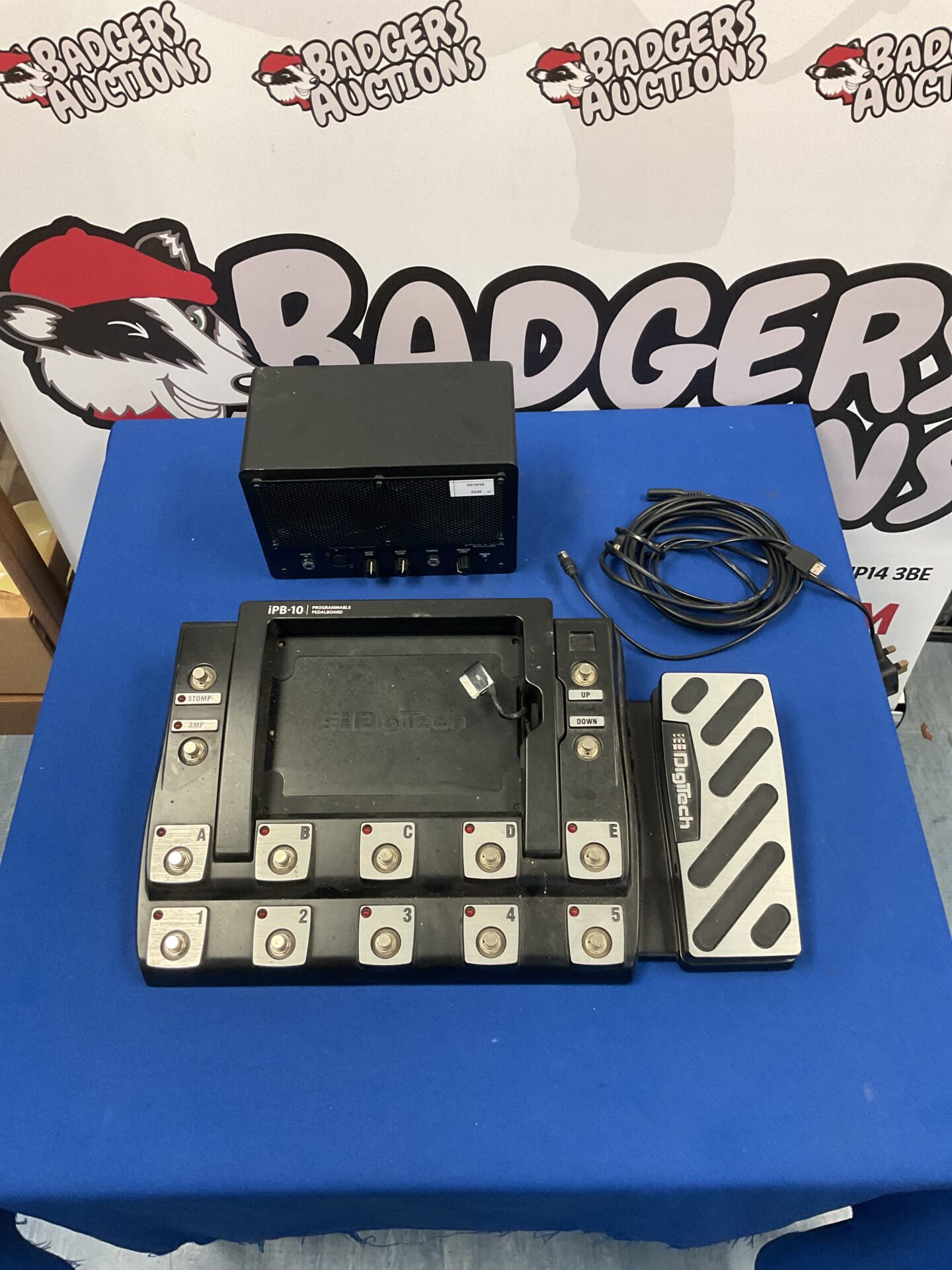 223 Digitech iPB-10 programmable pedalboard and JamVOX monitoring system