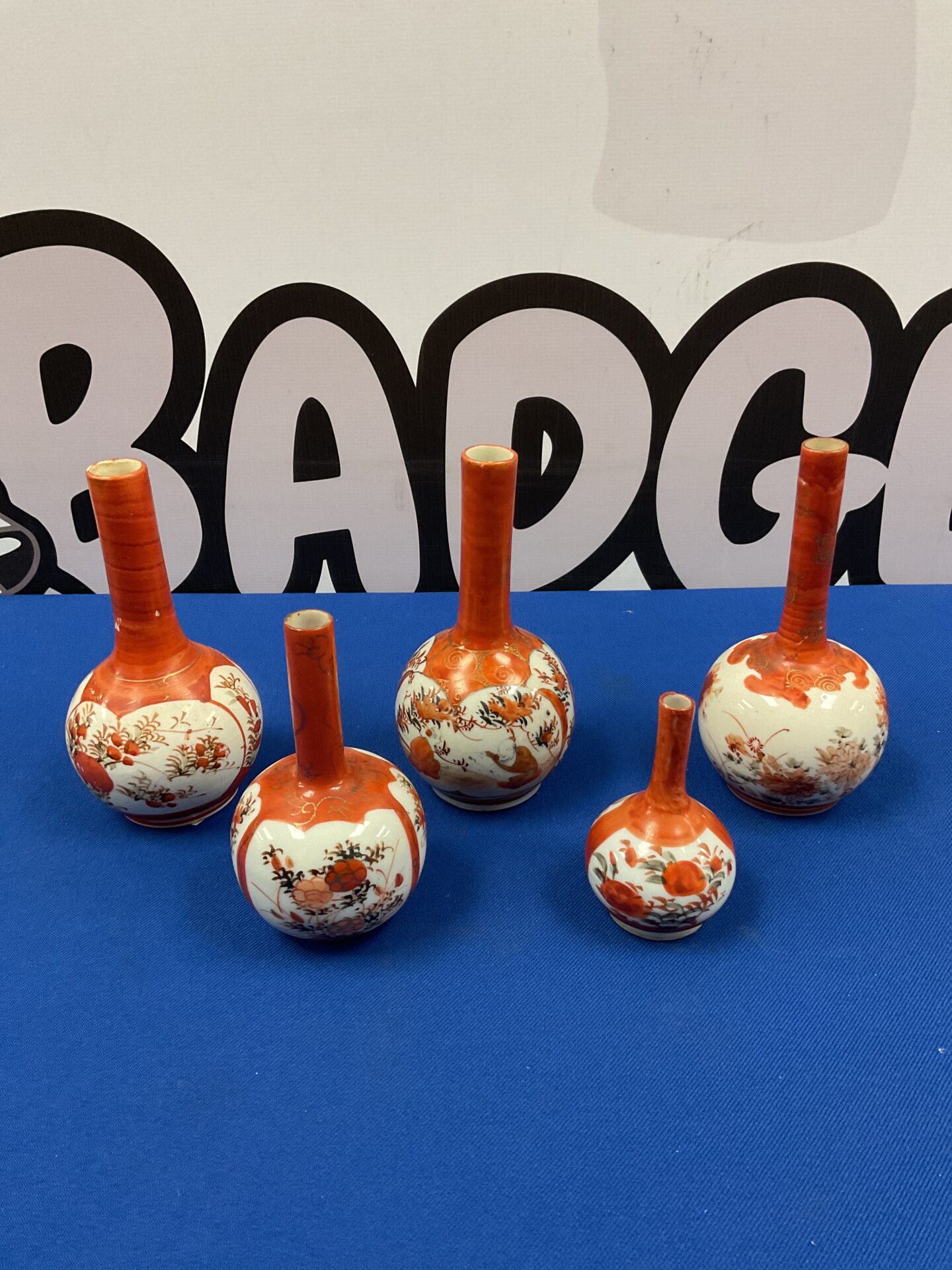 041 Five small Japanese kutani vases