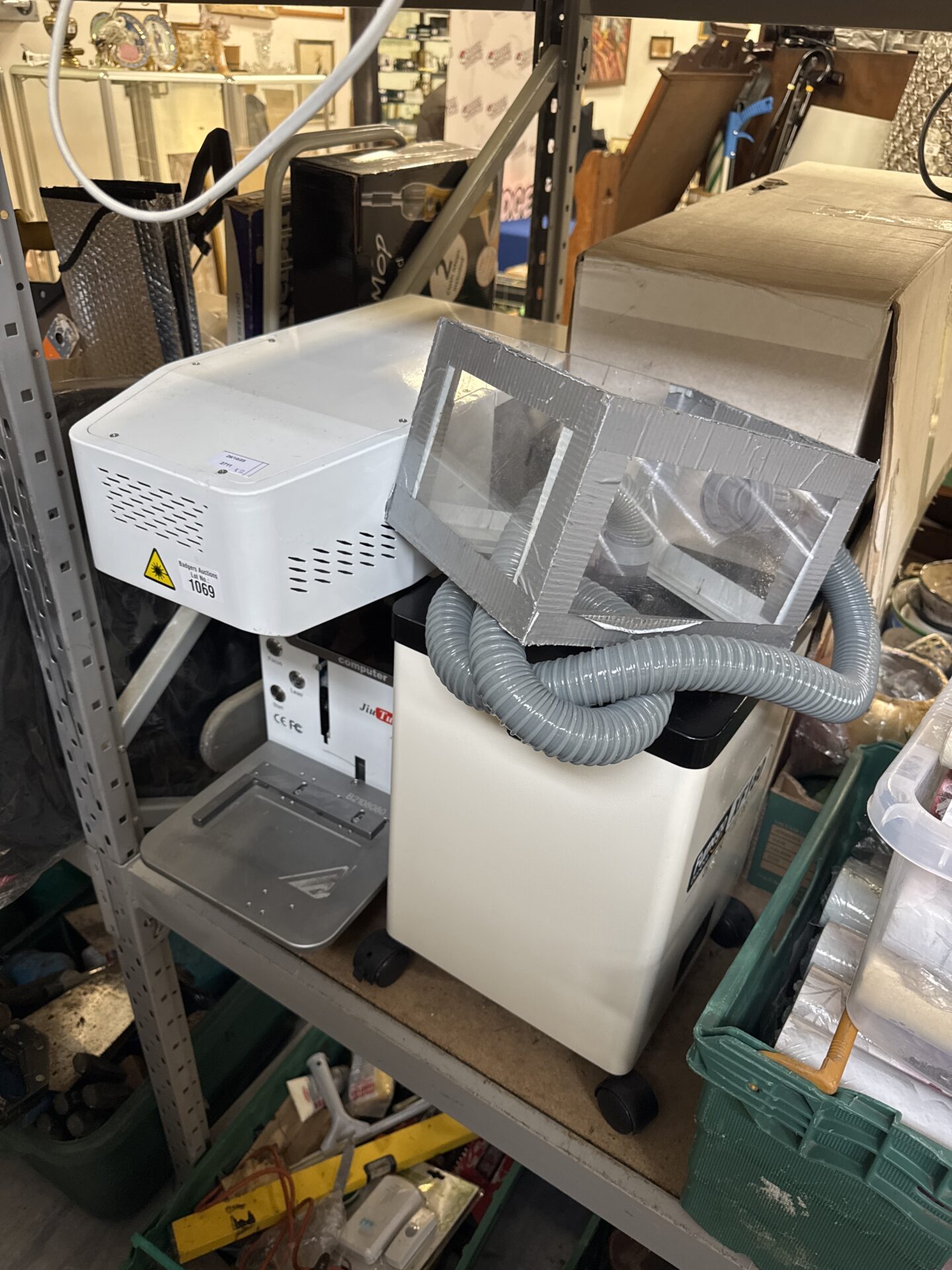 1069 Jiu Tu laser engraving machine with fumego duoque xf180 attachment – untested