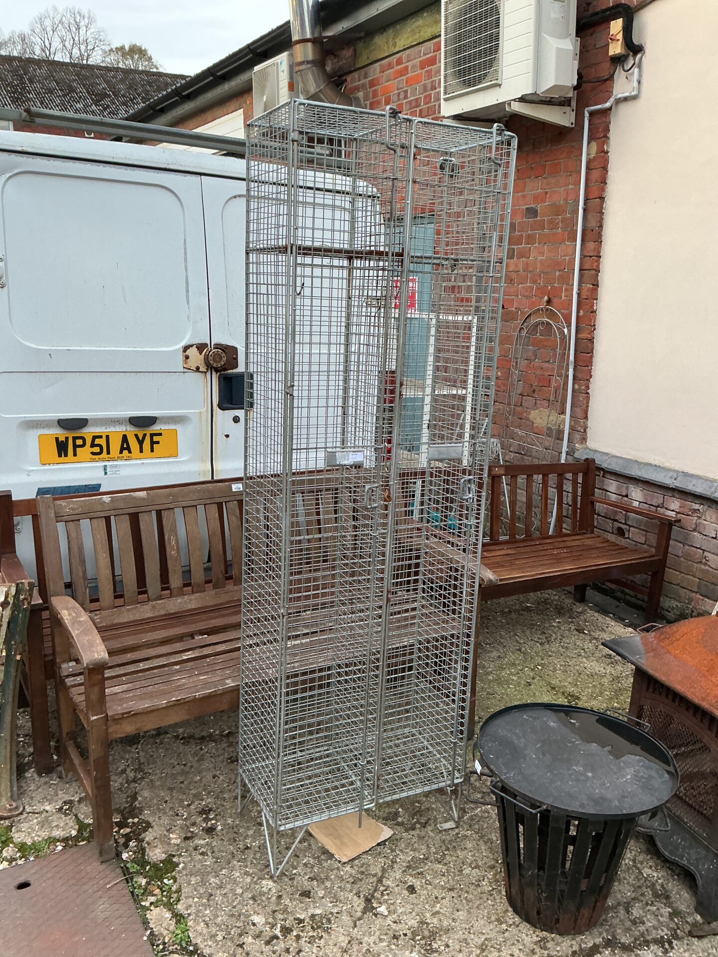 1359 Metal storage cages