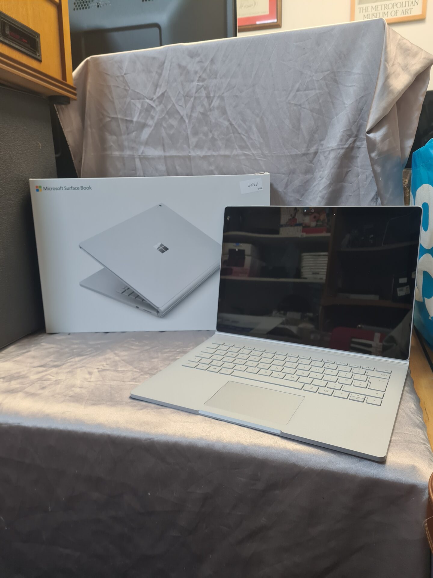194 Microsoft Surface Book 2in1 Laptop