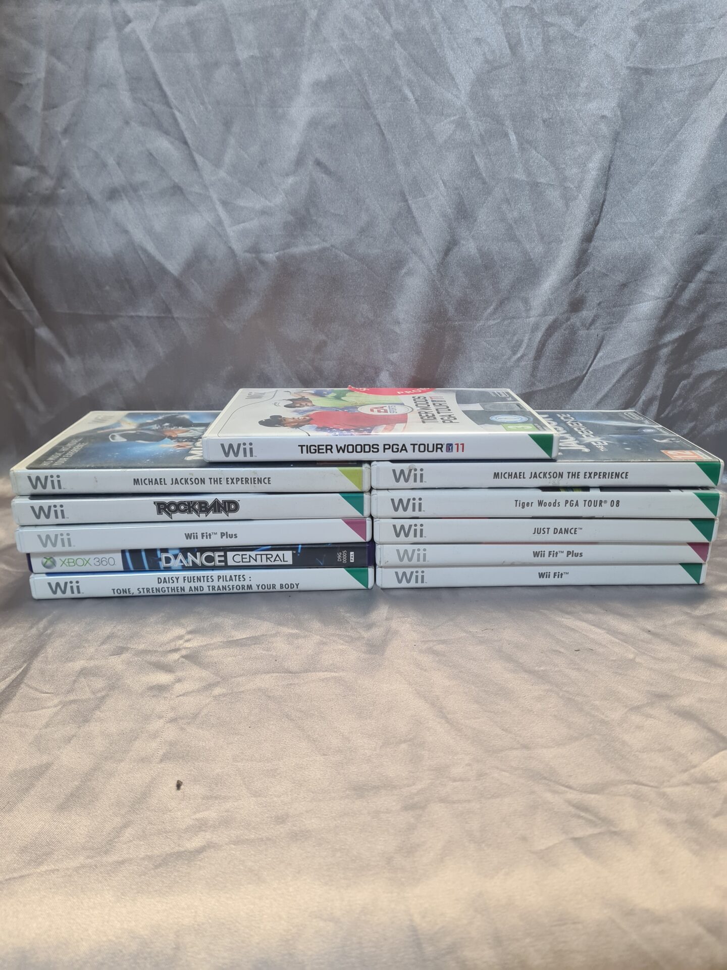 237 Selection of Nintendo wii games with Xbox 360 game