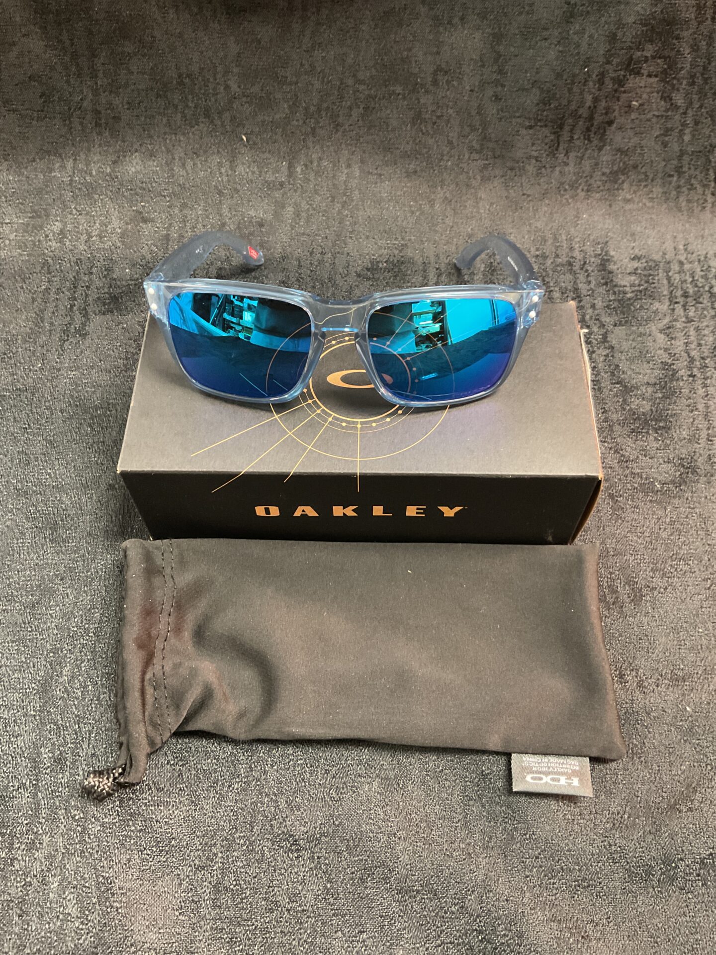 839 pair of oakley childrens sunglasses new