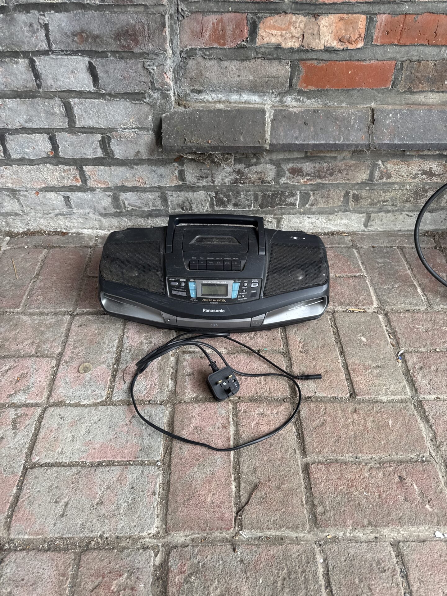 232 Panasonic RX-DS28 portable boombox- working