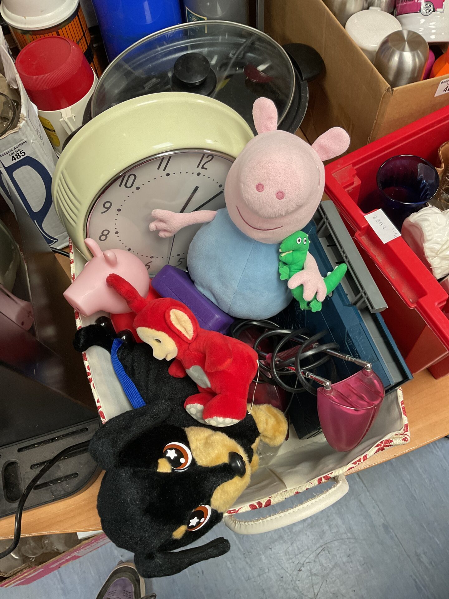 462 Tray of mixed inc peppa pig toys & wall clock