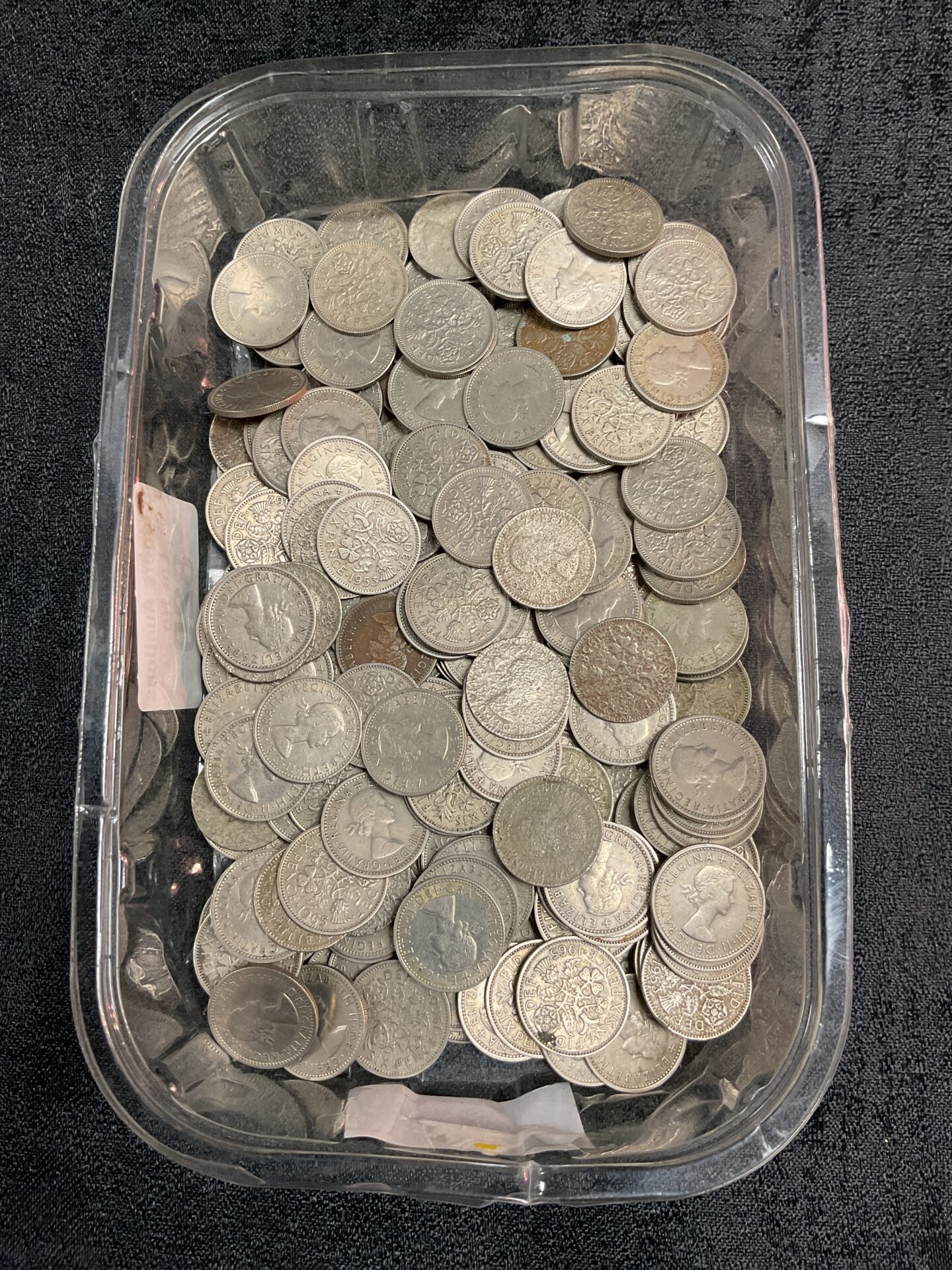 820 Quantity of sixpences