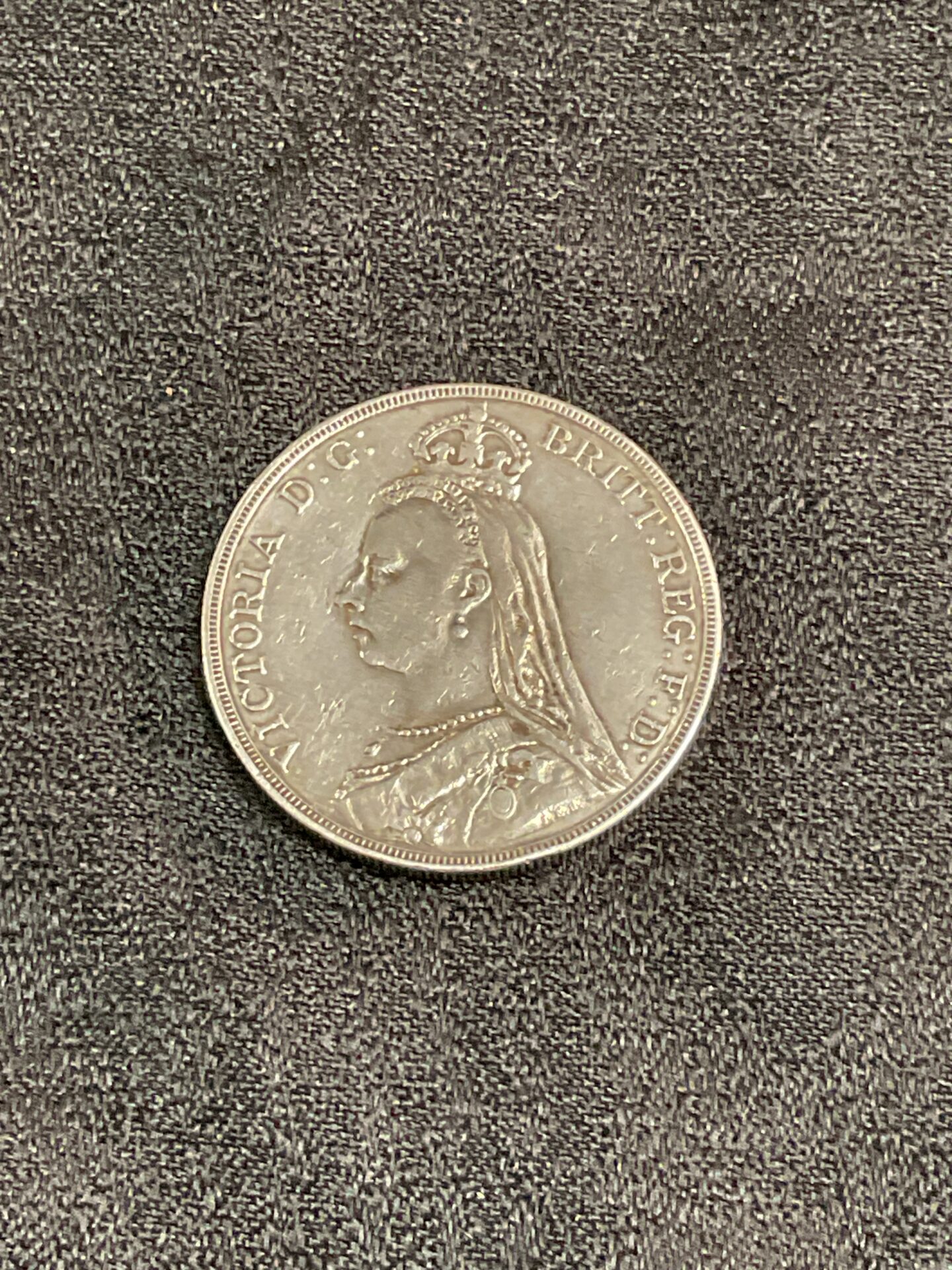 944 1889 Queen Victoria Crown