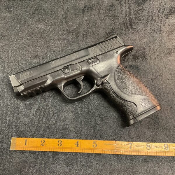 Smith and Wesson CO2 pistol, realistic .177 caliber airgun replica.