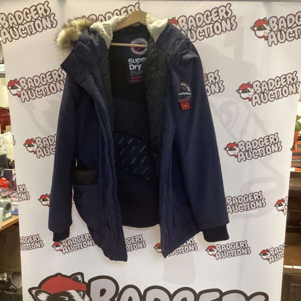 Men's Superdry Everest parka coat size L, a warm winter coat.