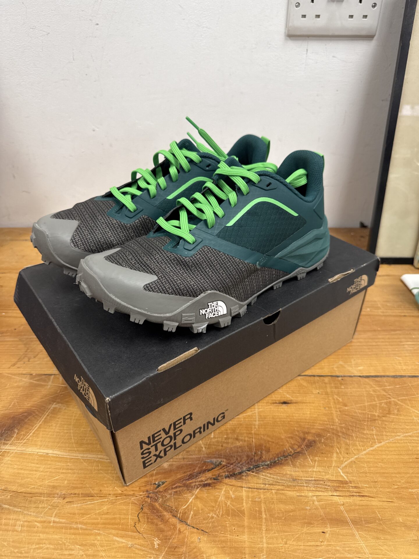 552 Pair of new The North Face Matryx trail running shoes size 9.5 mens