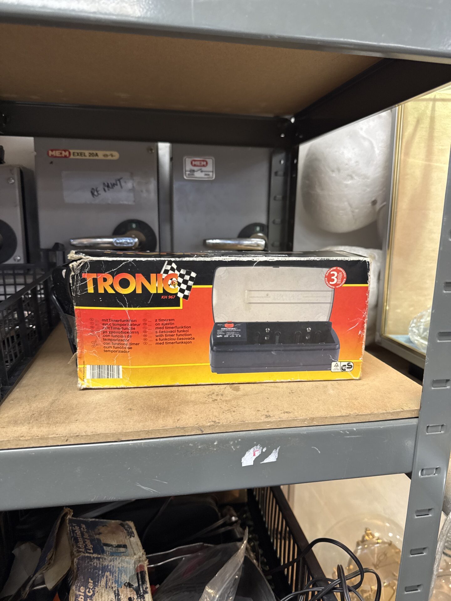 952 Tronic kh967 universal battery charger