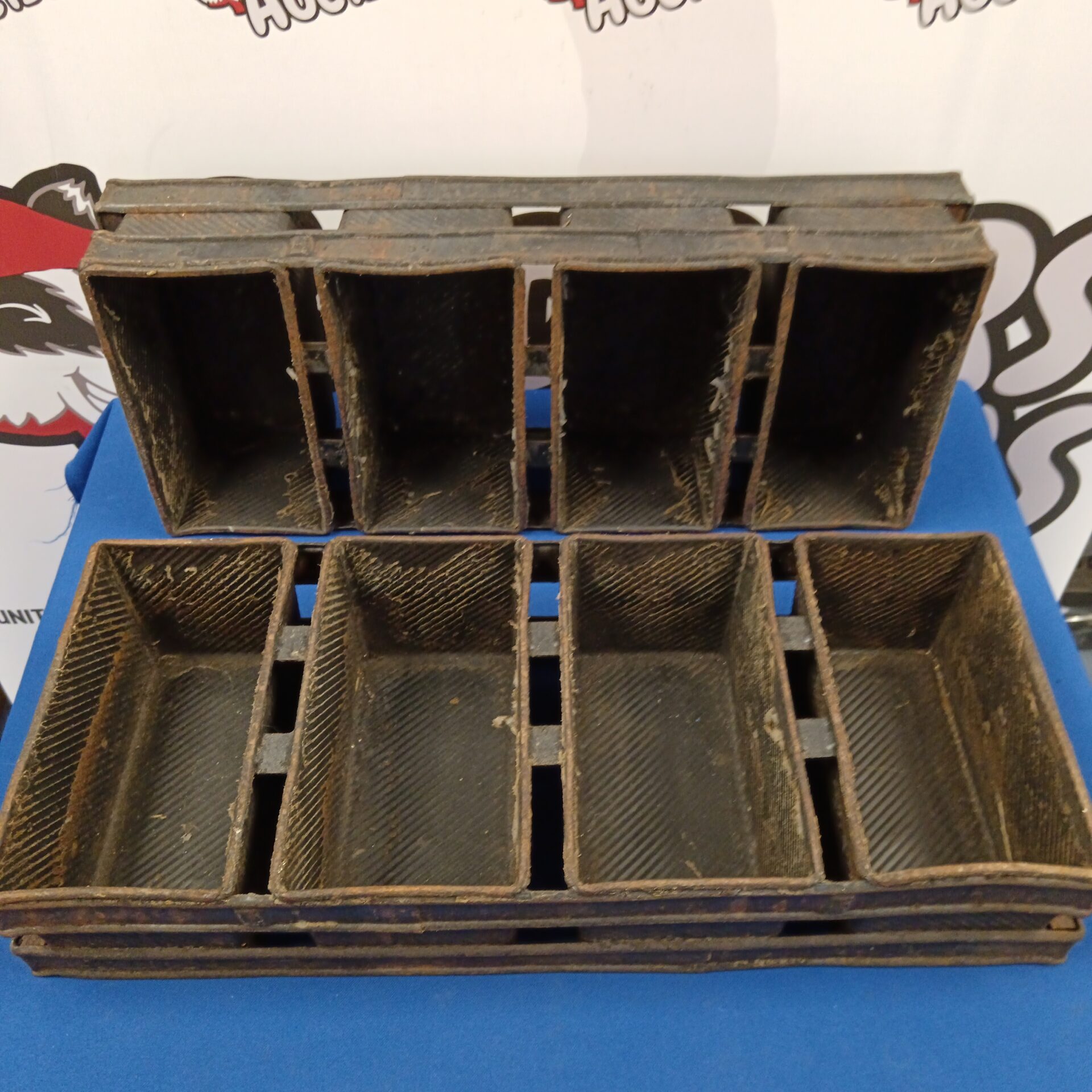 069 Two vintage bread baking tins