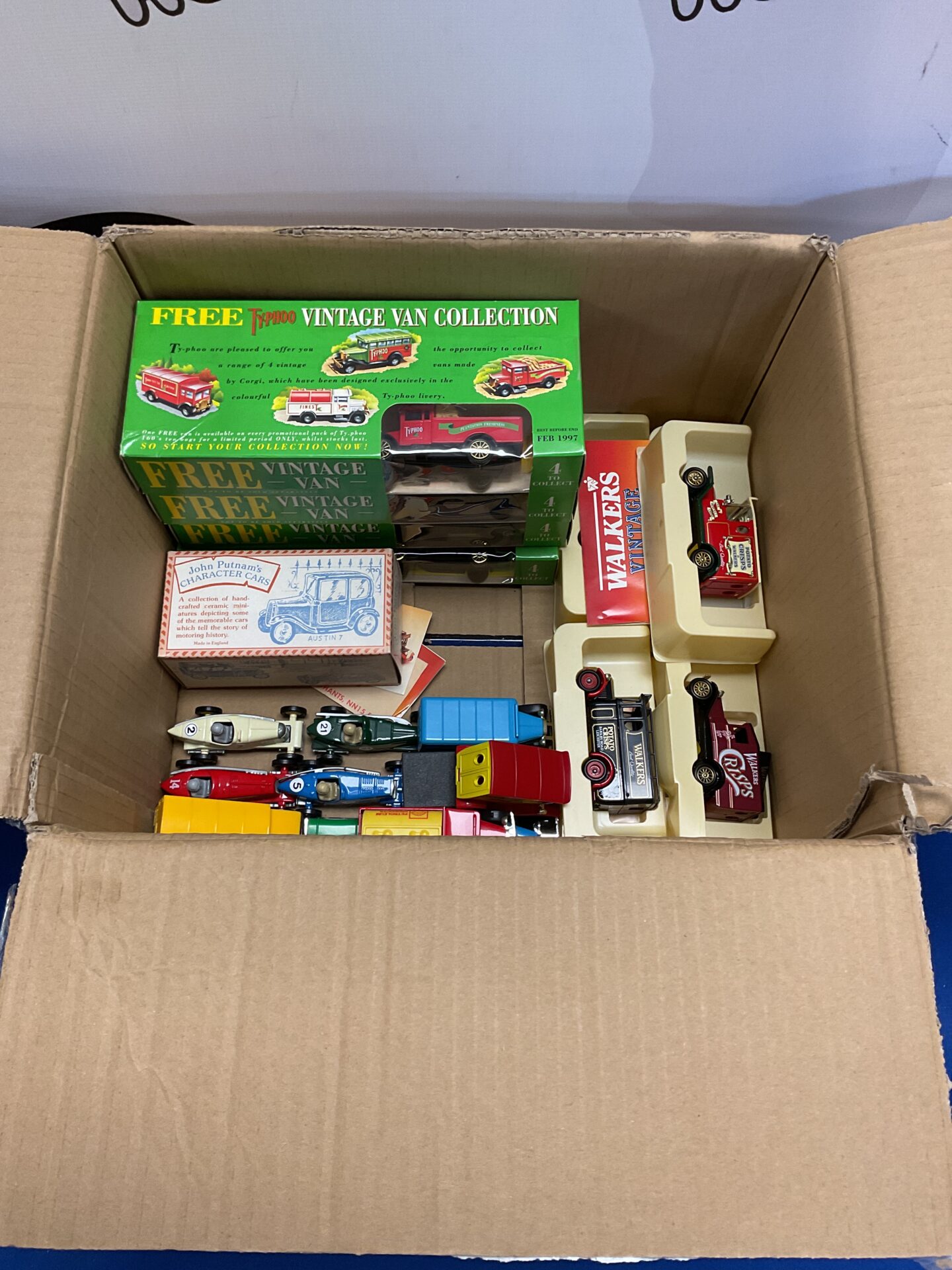 396 Box of mixed diecasts inc boxed corgis and lesney