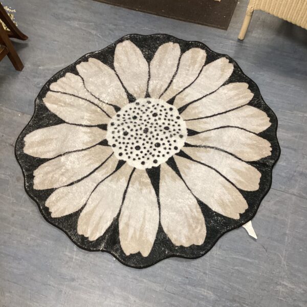Vintage geometric rug with cream and brown pattern.