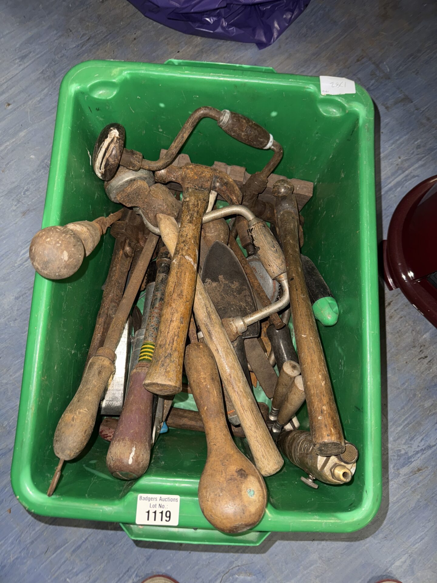 1119 Box of vintage hand tools