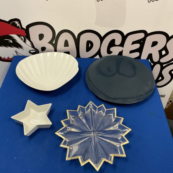 Vintage ceramic serving dishes set with starburst pattern.