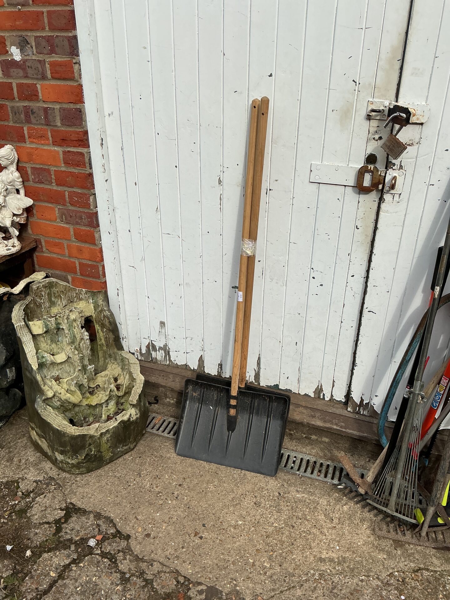 1224 Two snow shovels