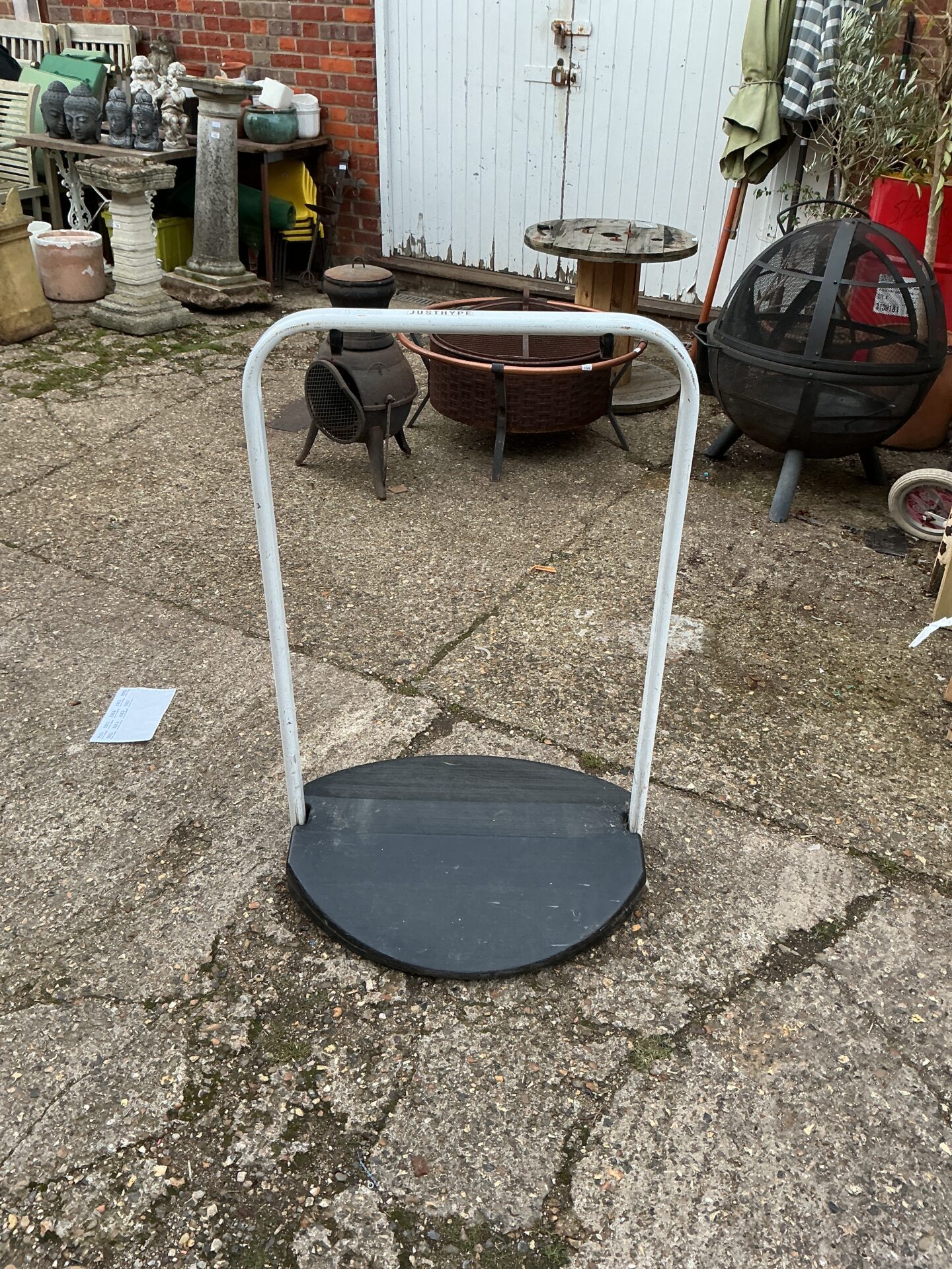 1356 Metal swinging sign frame