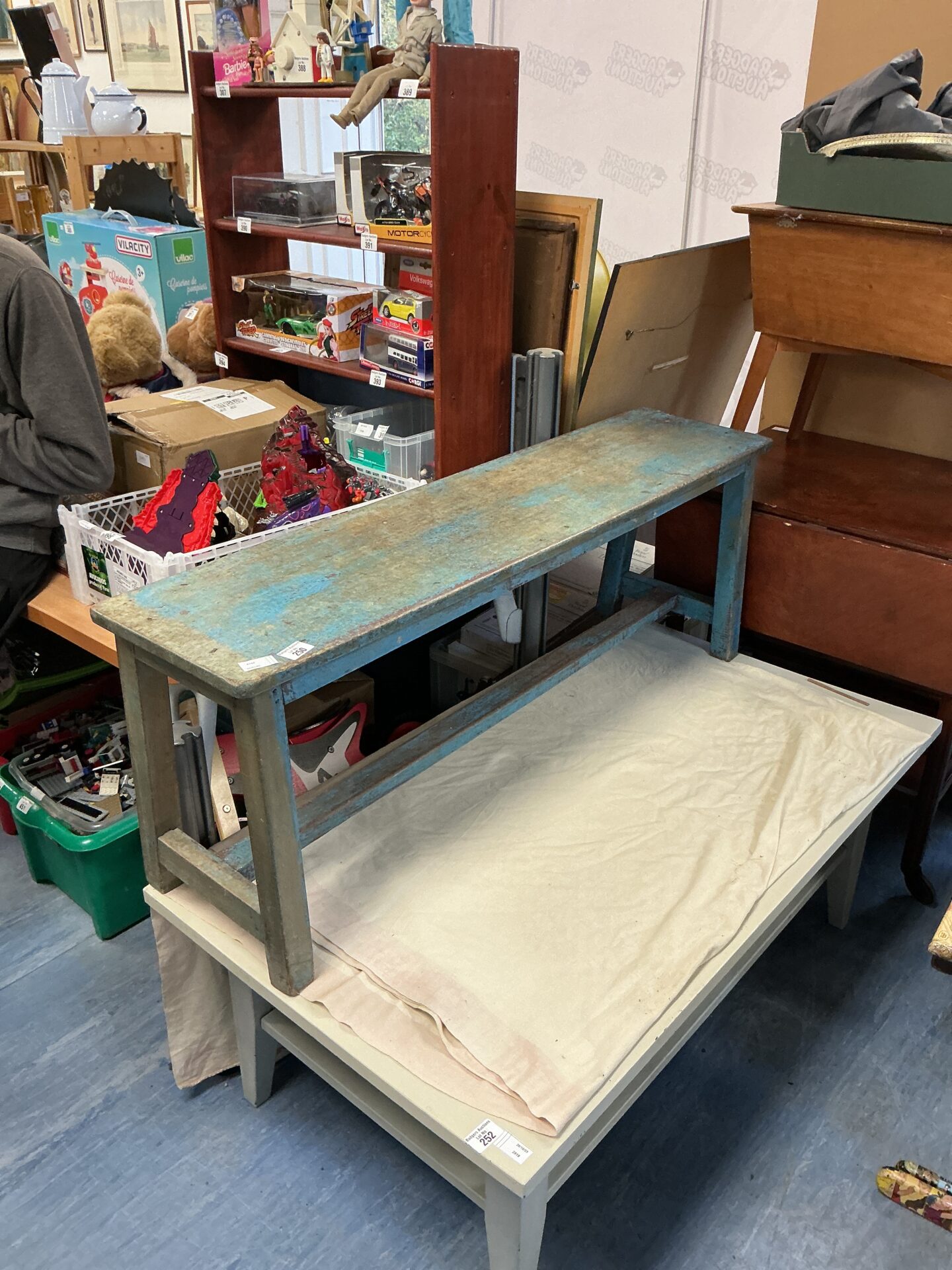 250 4’ Vintage wooden bench