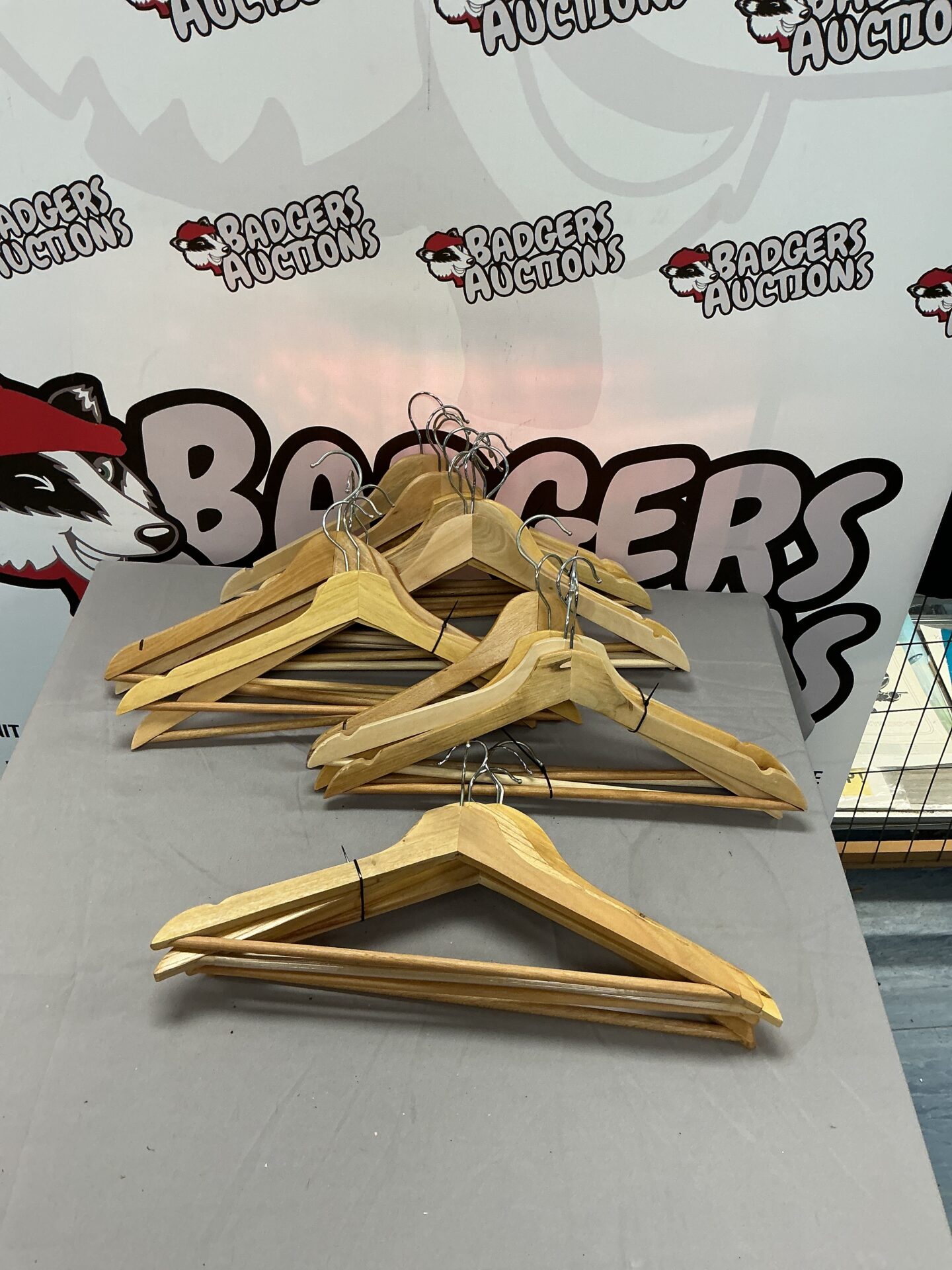739 Quantity of Wooden Clothes Hangers