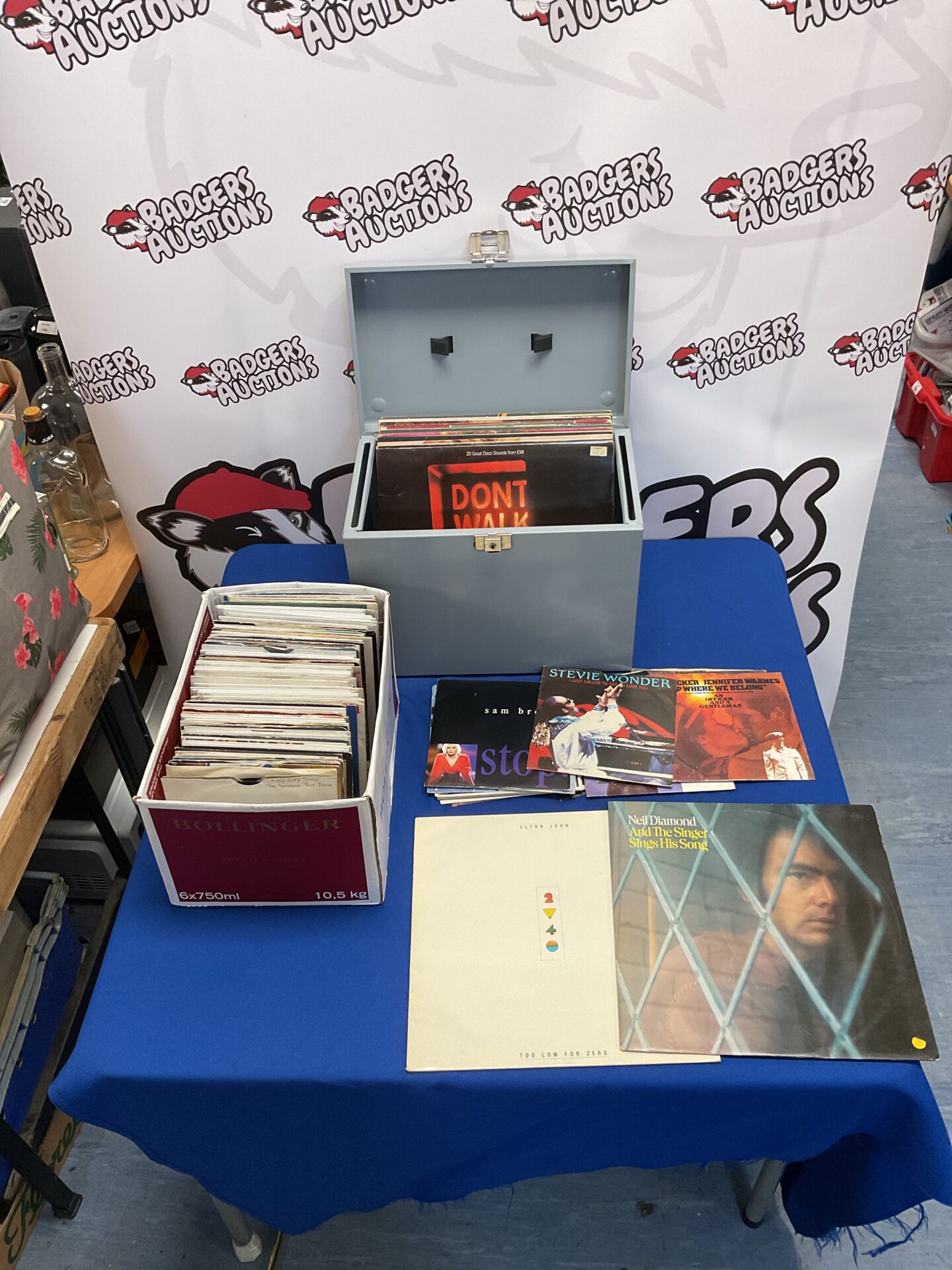 130 Box of mixed 7” singles and box with 12” records incl. Elton John, Neil Diamond, Stevie Wonder