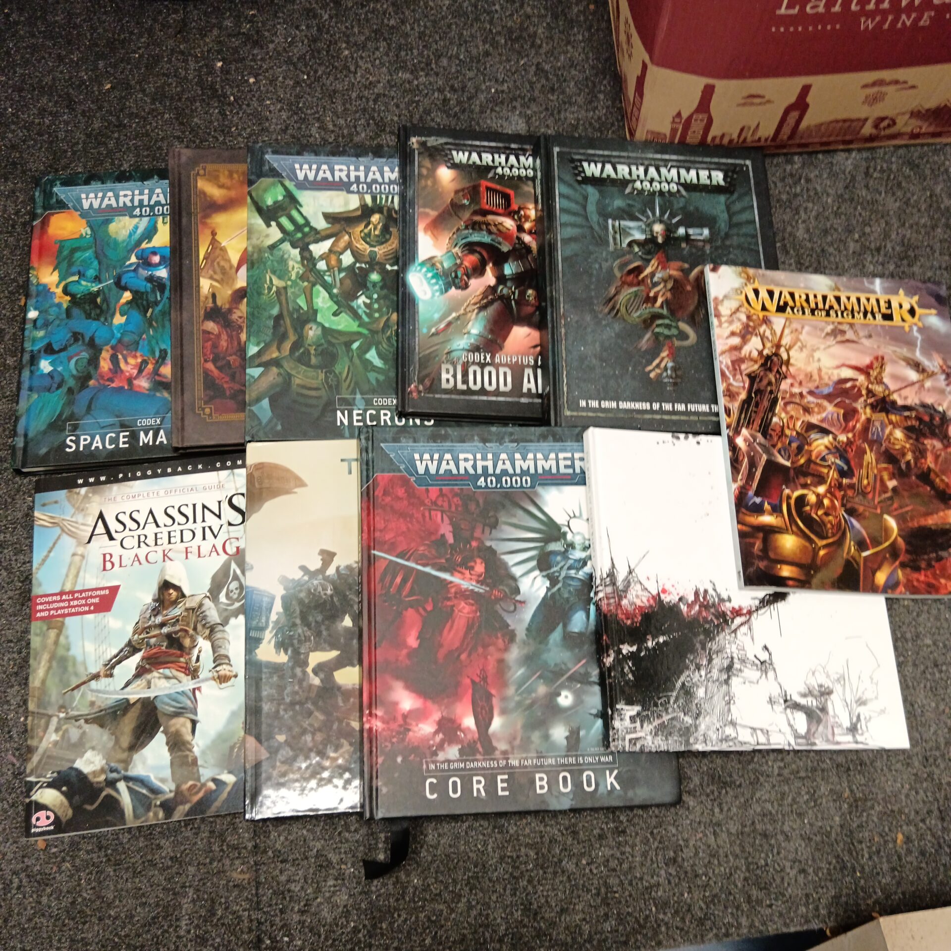 839 Collection of Warhammer rule books & video game guides