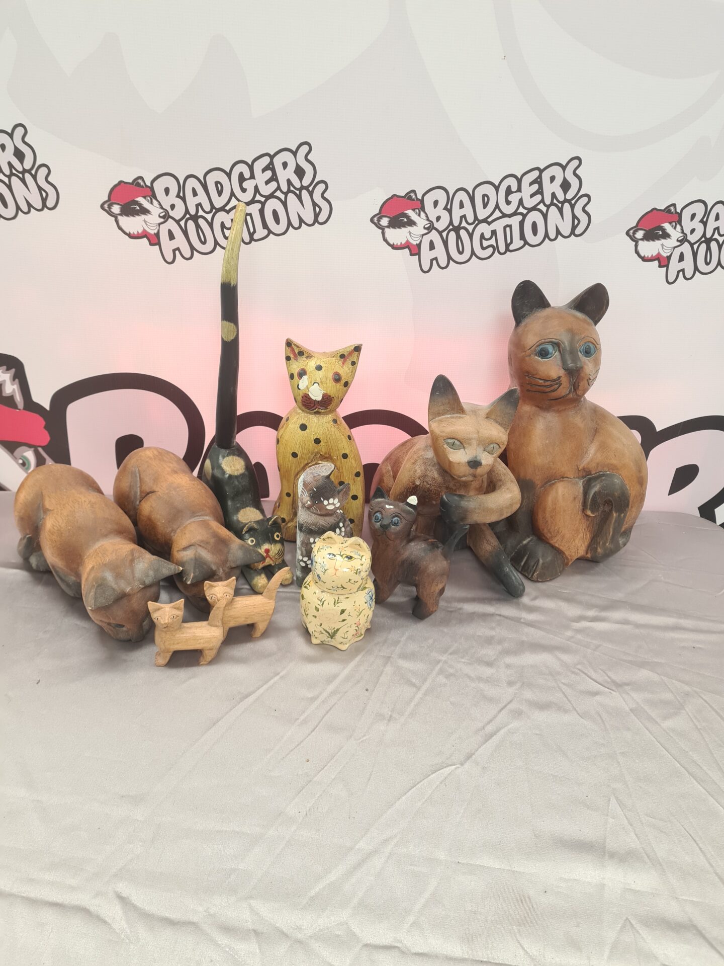469 Selection of wooden cat ornaments