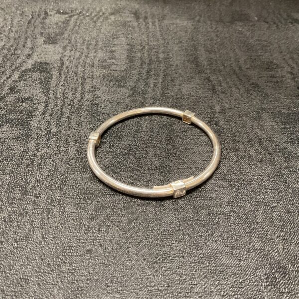 Elegant 925 silver bracelet with three set stones.