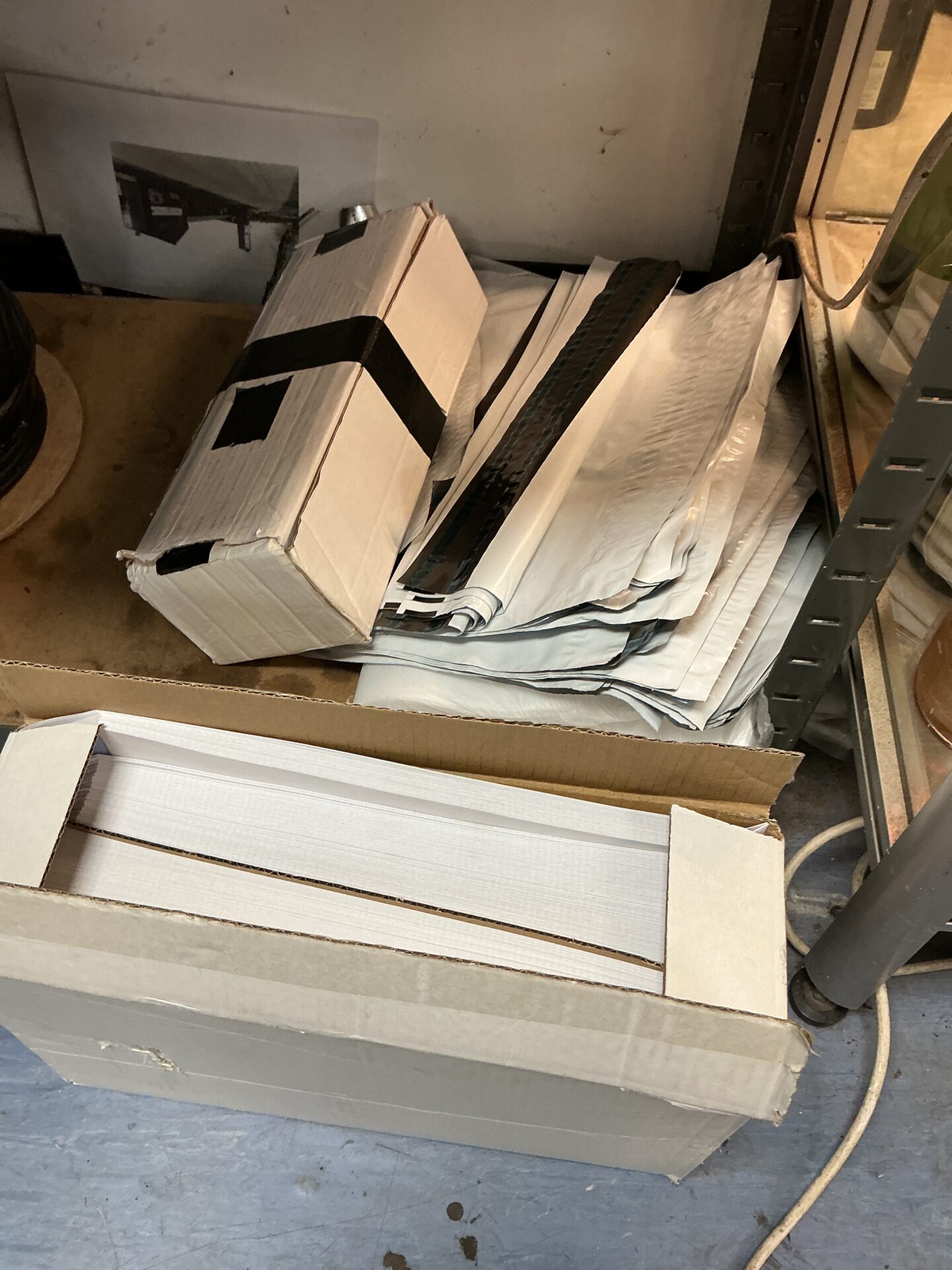 1072 Box of A4 white envelopes with plastic sealable bags