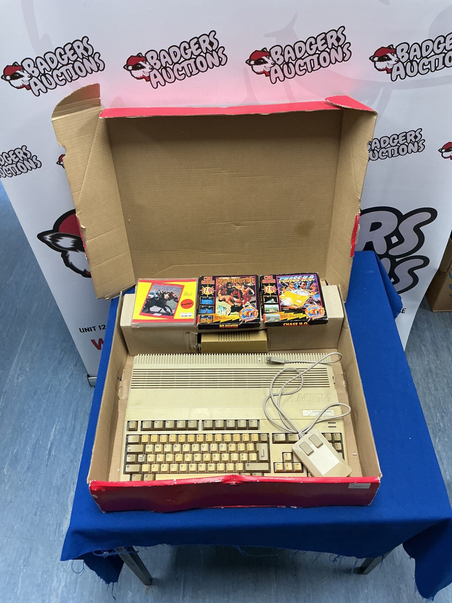 227 Amiga Commodore A-500 Plus system with games