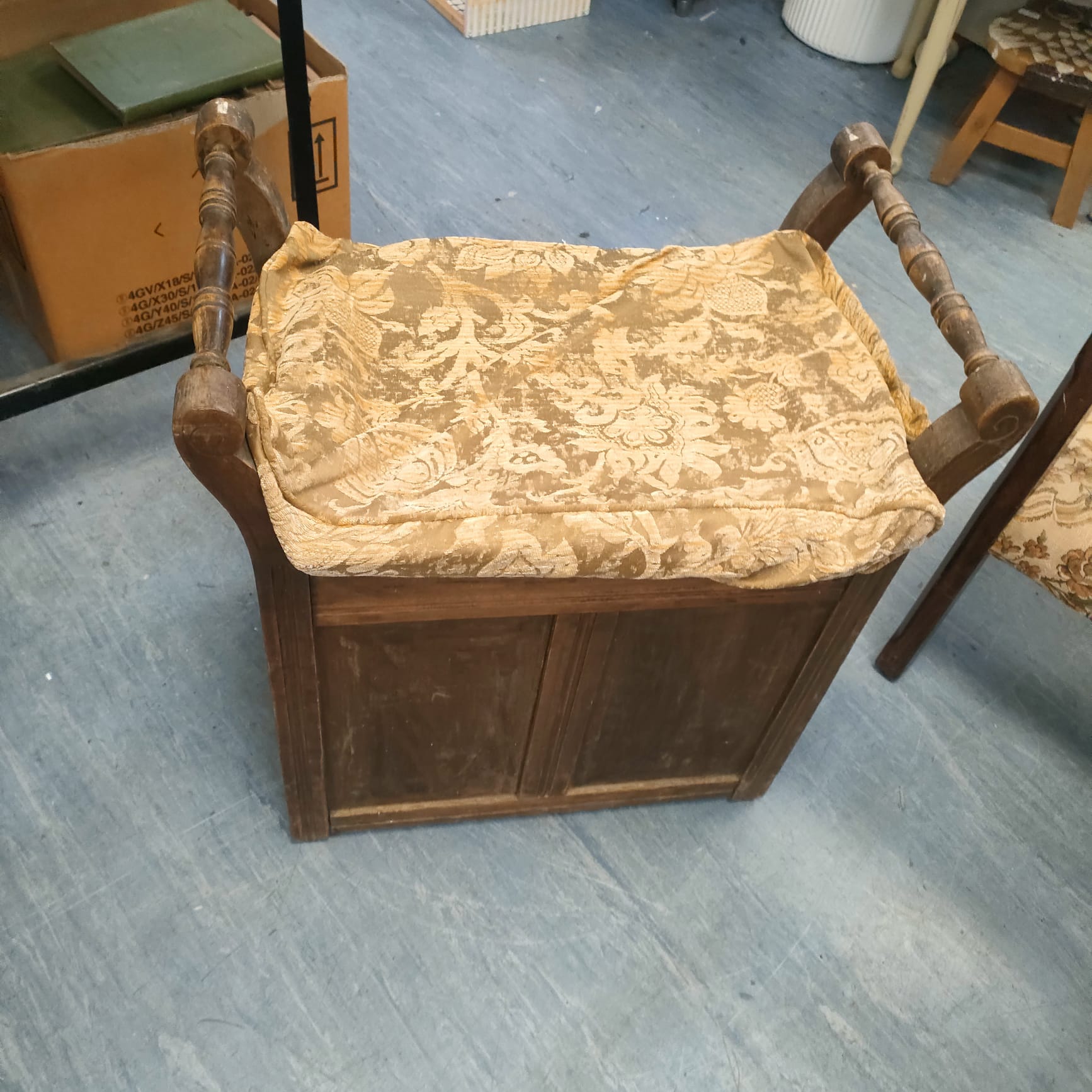729 Antique piano stool
