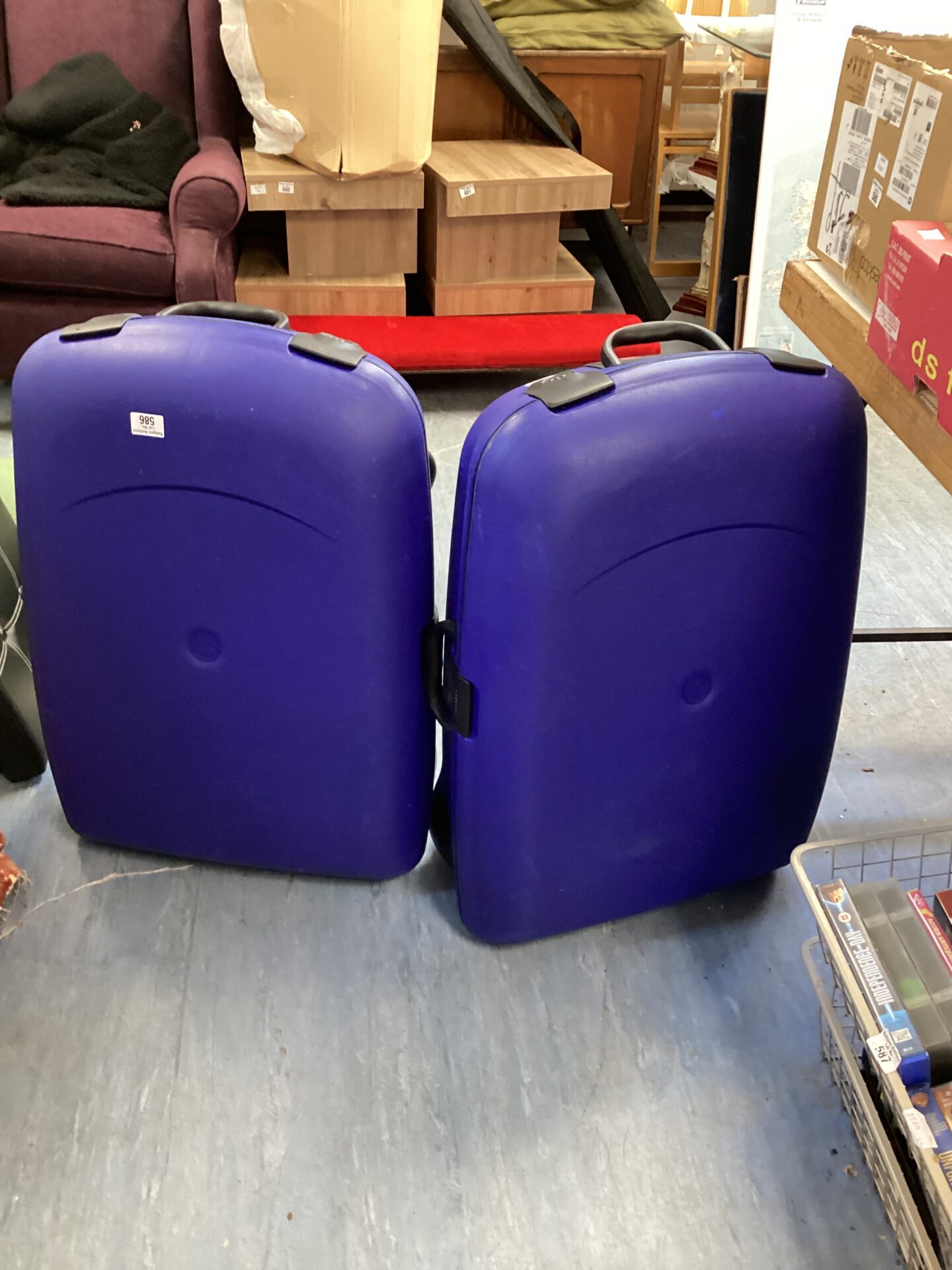 586 Two carlton hard cased suitcases, Combination locks (supplied with combination number) and 2 keys supplied for each case