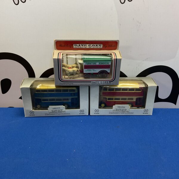 Detailed Days Gone Turnbull & Co diecast bus model for collectors.