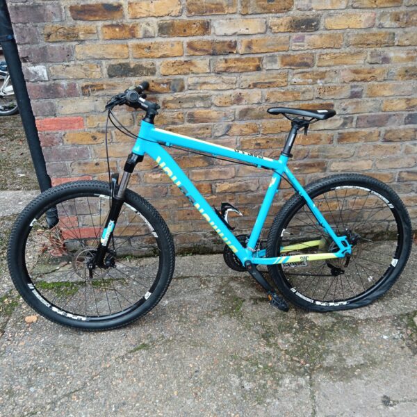 Blue Diamondback Sync 1.0 mountain bike for off-road cycling.