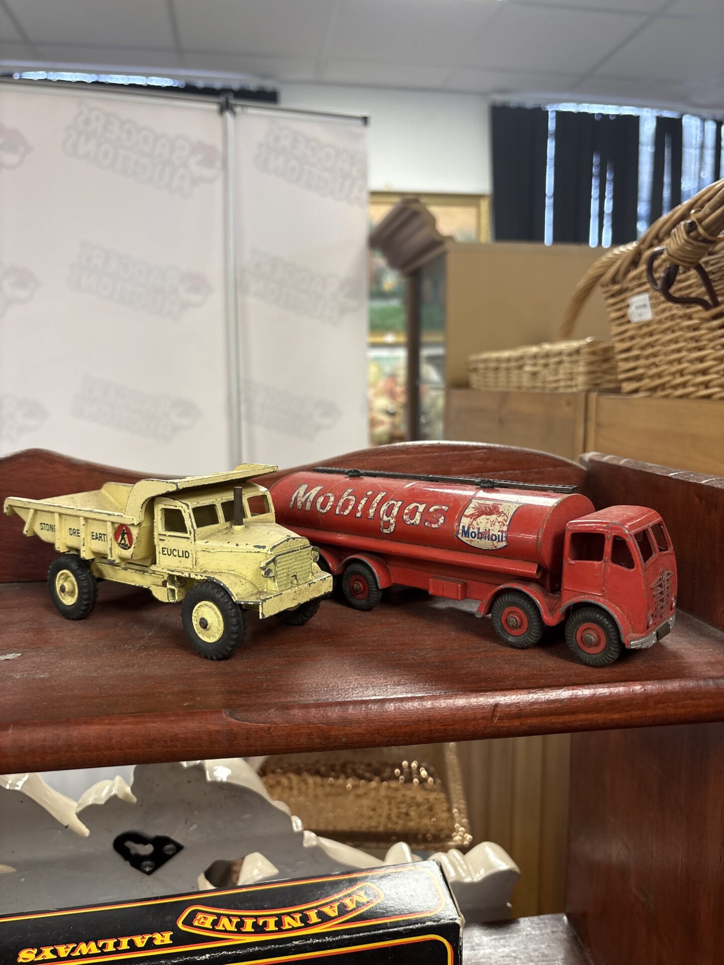 386 Two Vintage dinky super toys diecast trucks