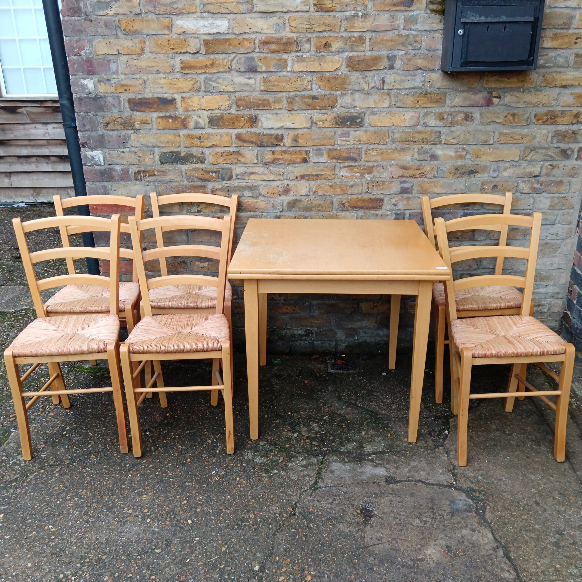 1325 Extending dining table with six bull rush seated chairs