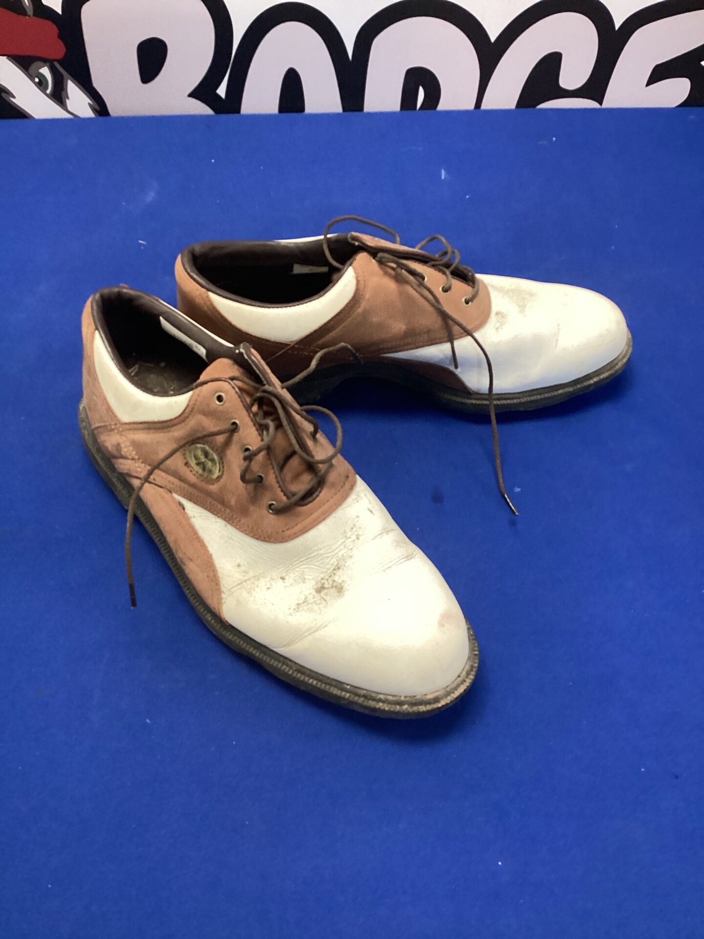 561 Pair of footjoy dimension X golfing shoes size 10