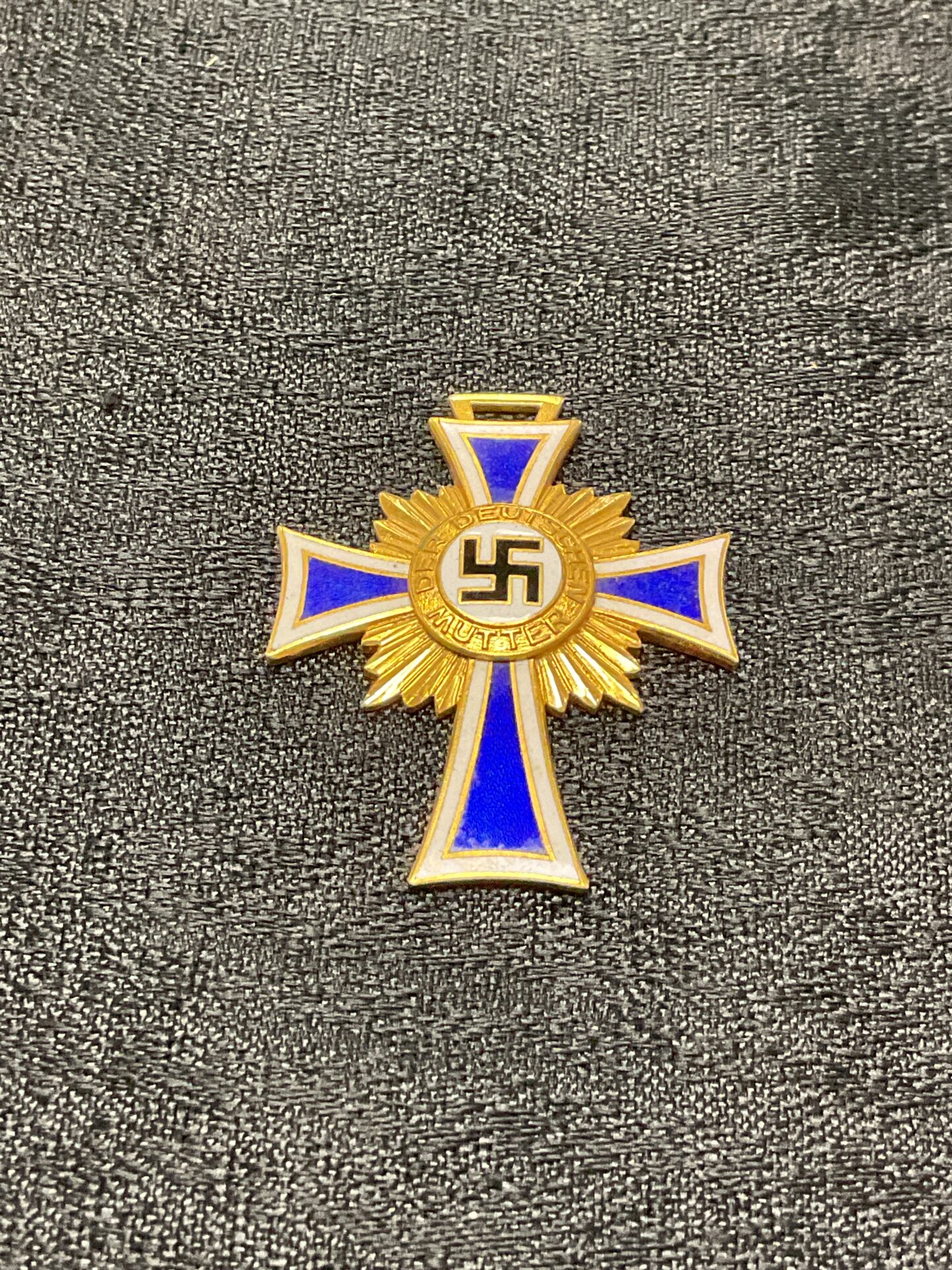 929 Ww2 German Gilt Mothers cross