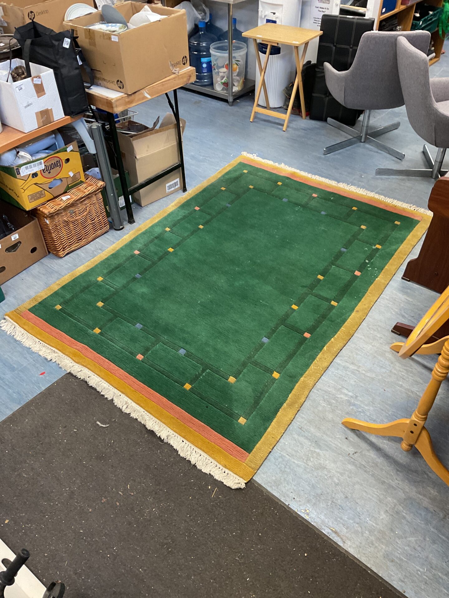 557 Green & orange Moroccan rug approx 6ft x 4ft