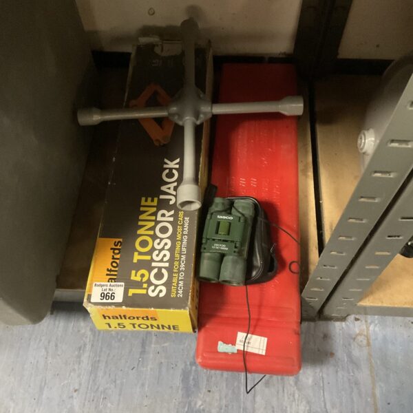 Used Halfords 1.5 tonne scissor jack with Tasco binoculars.