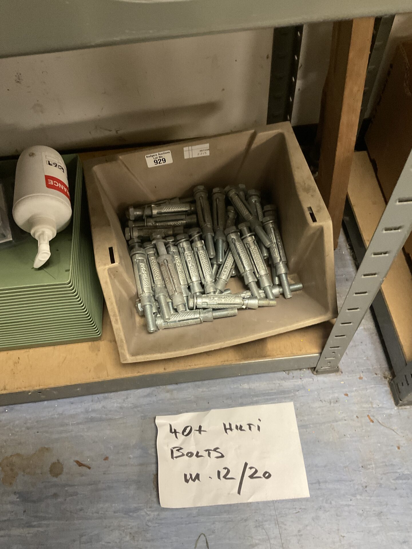 929 Quantity of hilti bolts m12/20