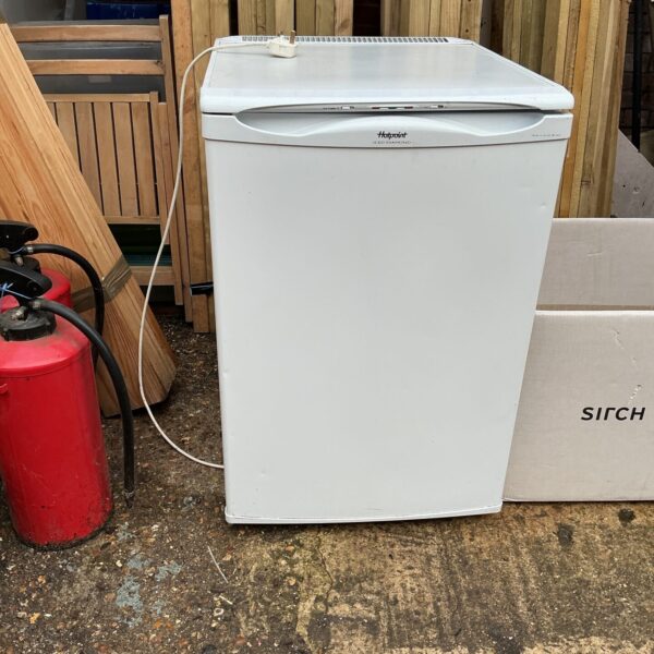 Front view of a white Hotpoint Ice Diamond chest freezer.