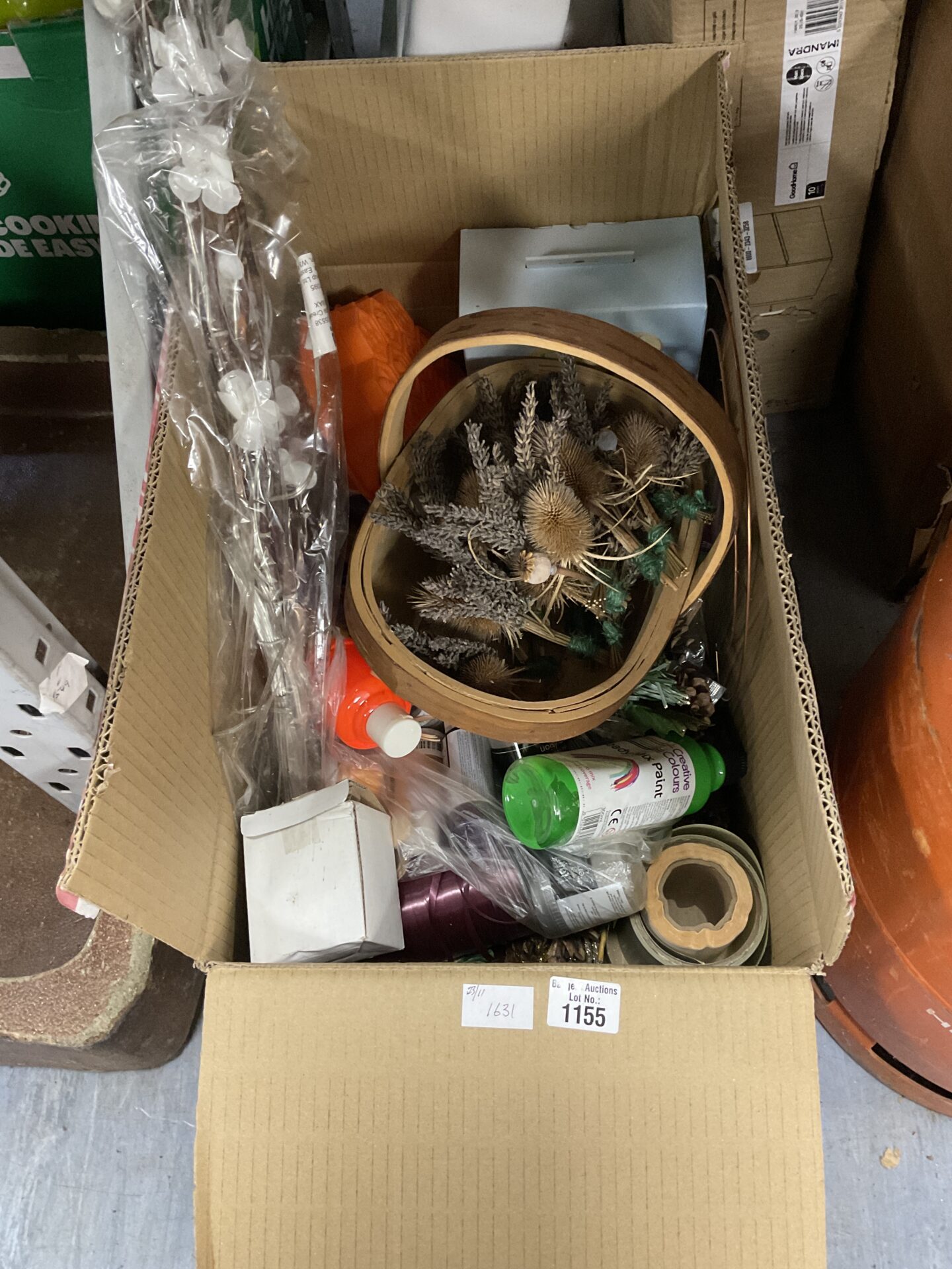 1155 Box of mixed house clearance items