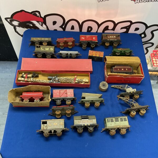 Collection of vintage O Gauge tin meccano, hornby tin plate Rolling stock inc McAlpine Truck