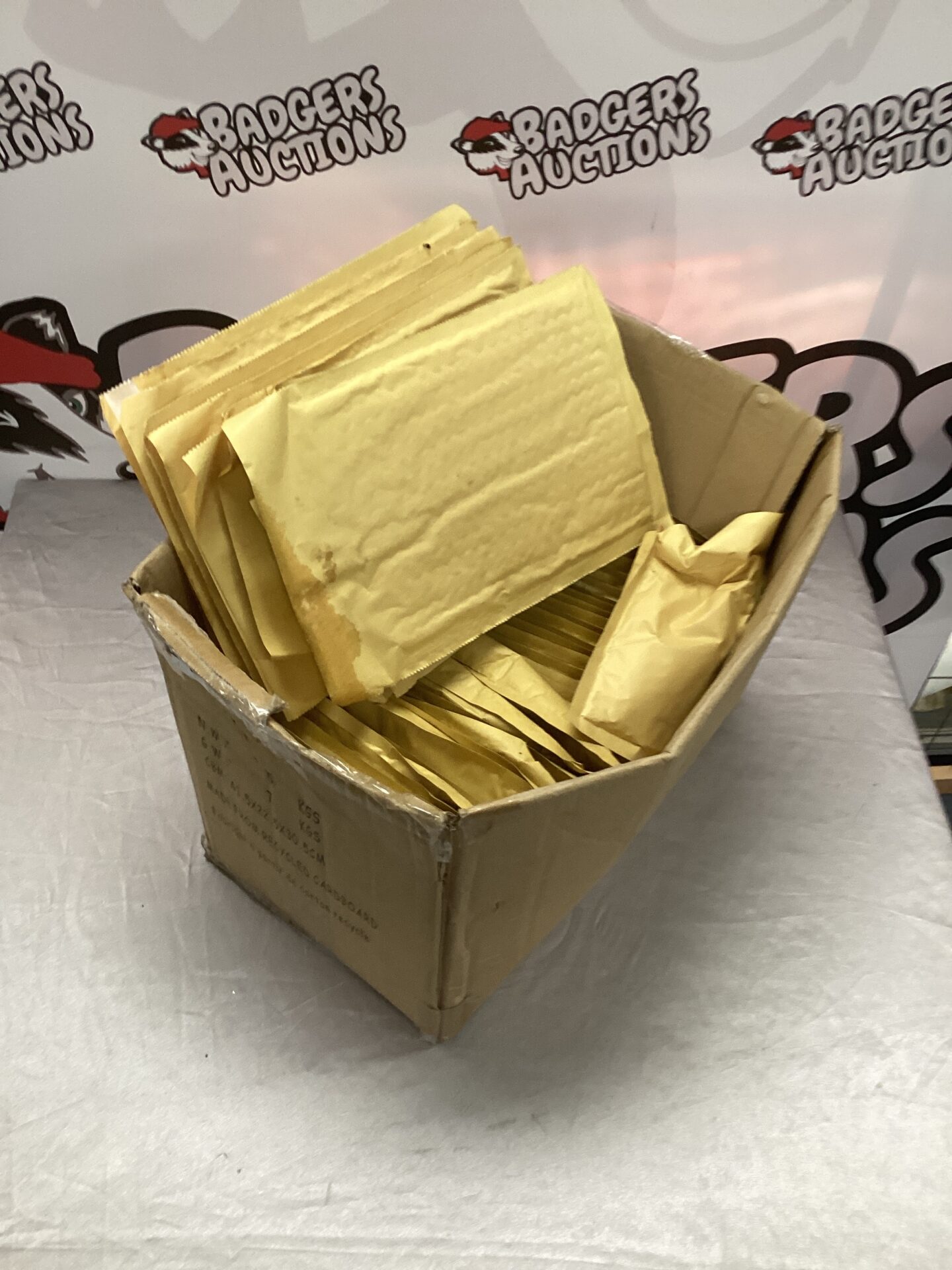784 Box of jiffy bags