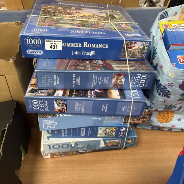 Mixed lot of jigsaw puzzles including a Gibson’s puzzle.