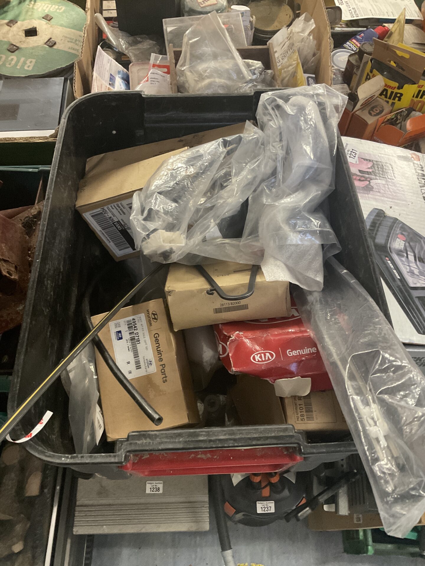 1230 Box of assorted car parts inc Kia & Hyundai