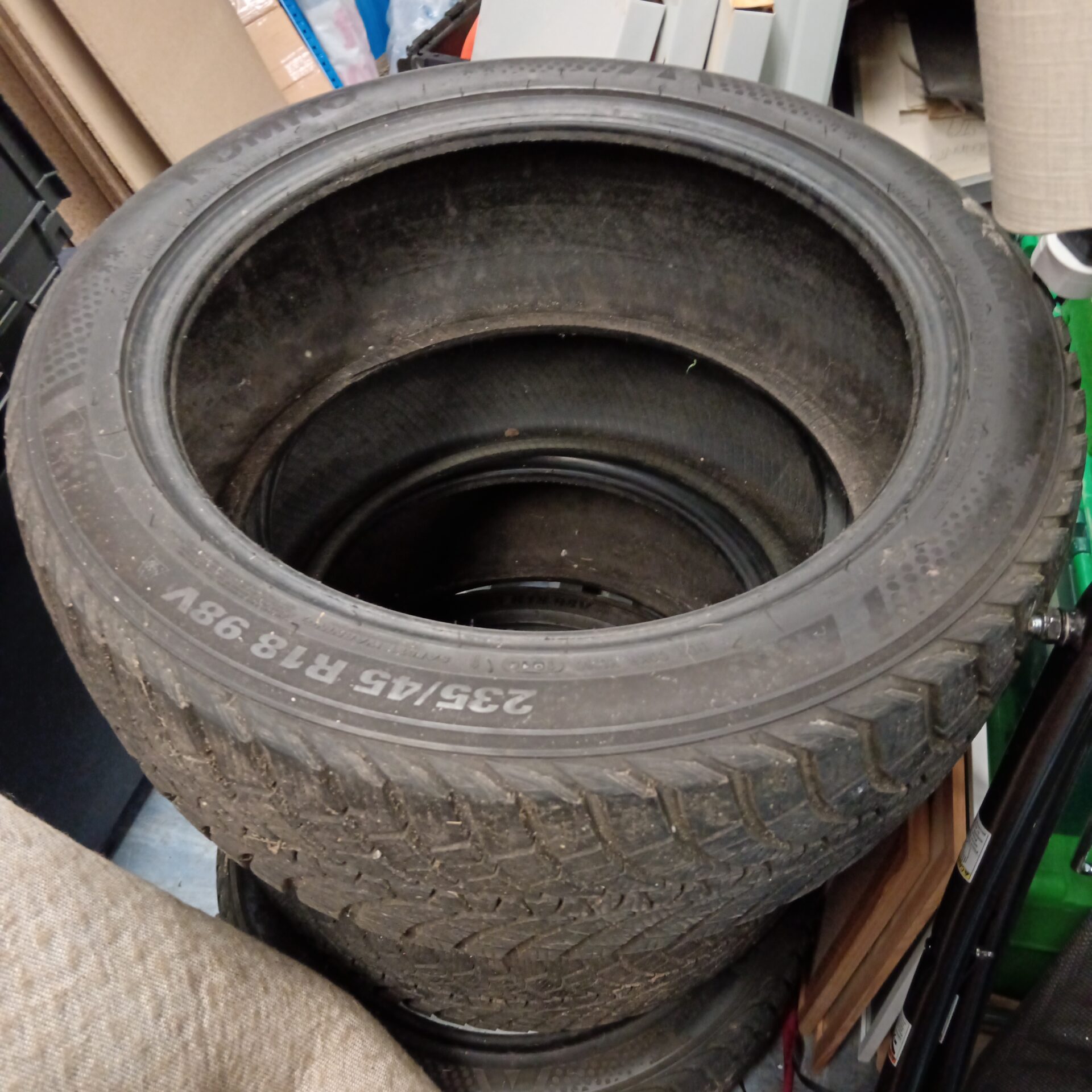 1269 Set of 4 kumho 235/45 r18 98v tyres