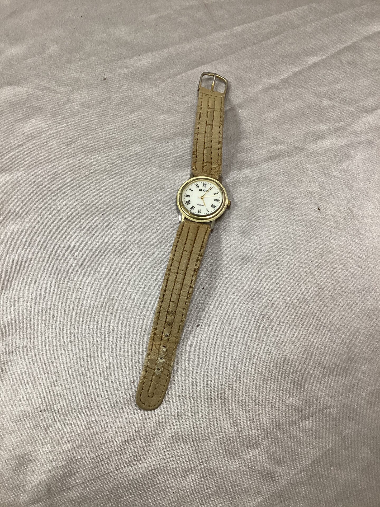 857 Gucci style ladies quartz wristwatch working