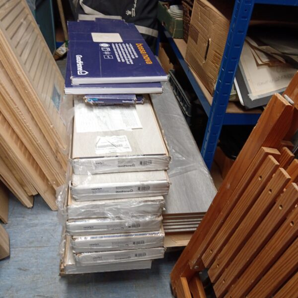 New lot of Goodhome laminate flooring and Bossa Nova vinyl tiles.